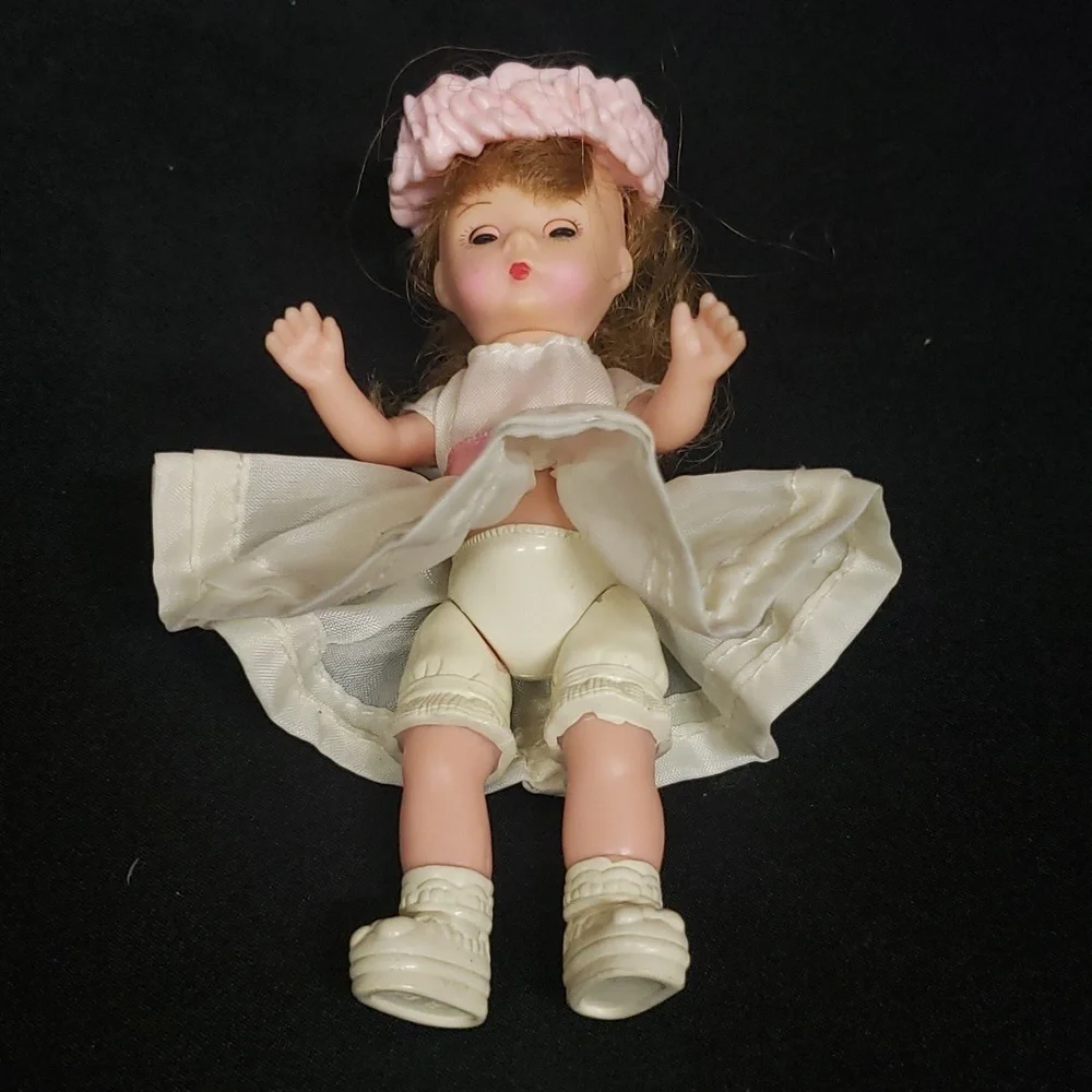Vintage 2003 Madame Alexander 